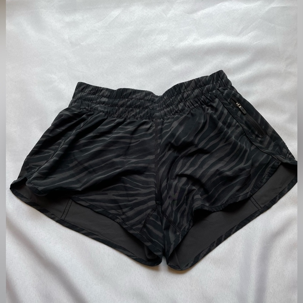 Lululemon Track That Short 4” Black Zebra Size 10